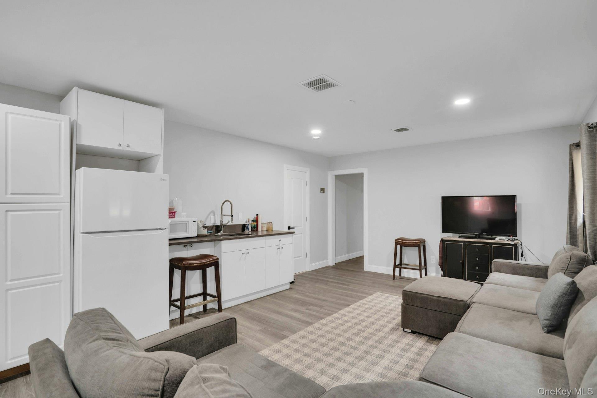 764 Vanderbilt Parkway — photo 43