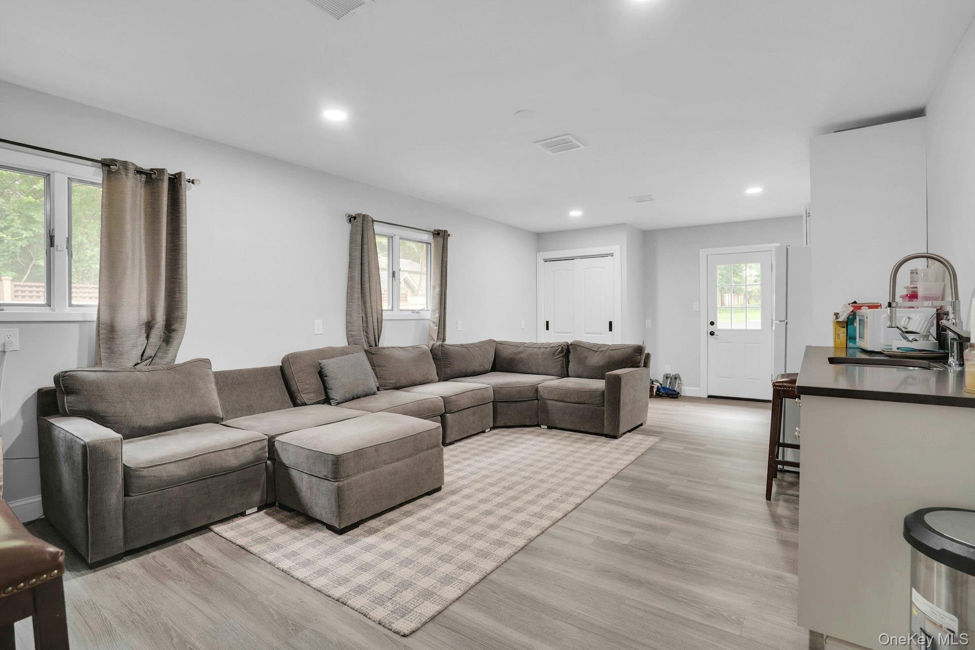 764 Vanderbilt Parkway — photo 44