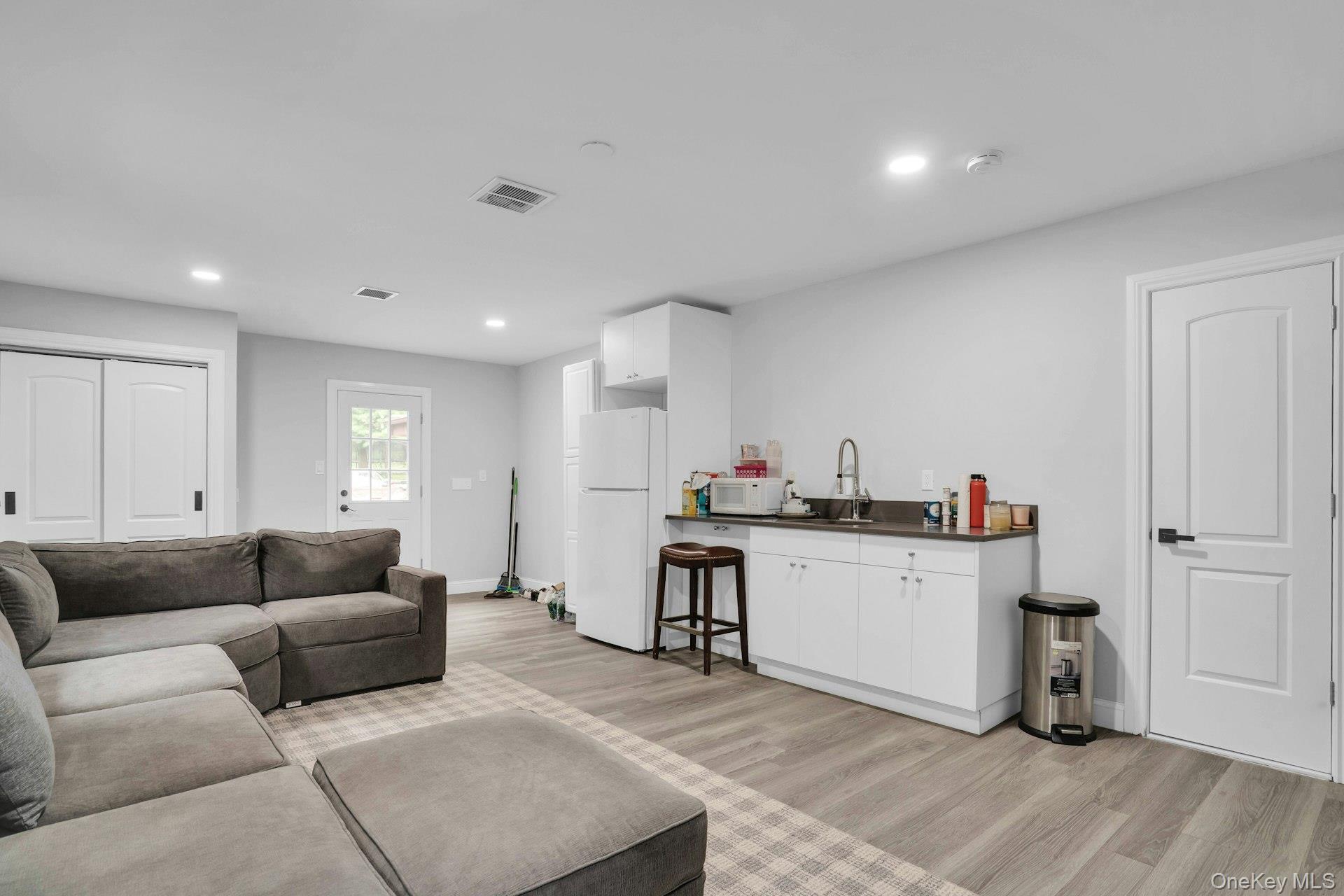 764 Vanderbilt Parkway — photo 45