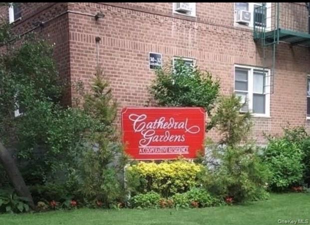36 Cathedral Avenue #2D, Hempstead