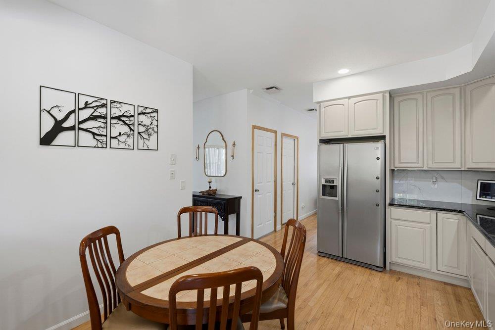 2066 Washington Avenue — photo 16