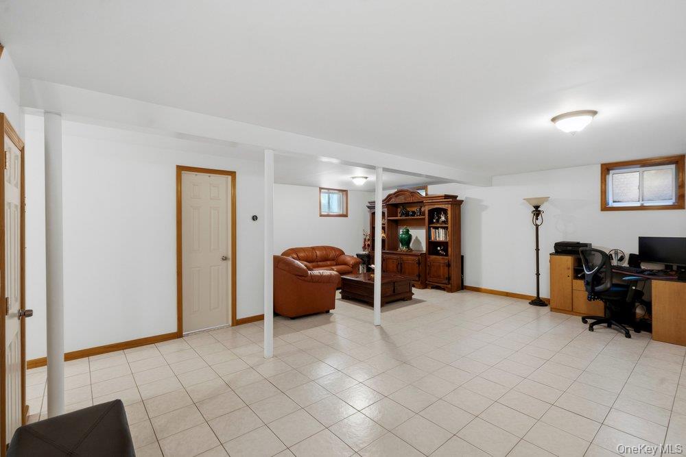 2066 Washington Avenue — photo 39