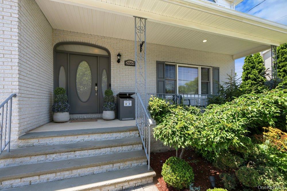 2066 Washington Avenue — photo 4