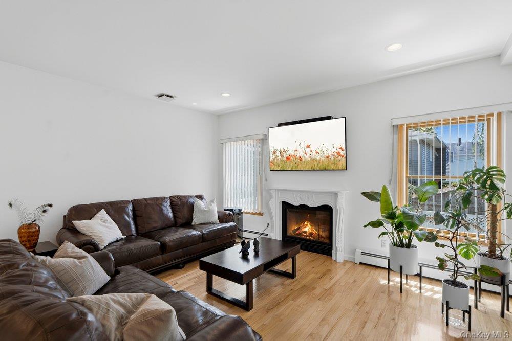 2066 Washington Avenue — photo 8