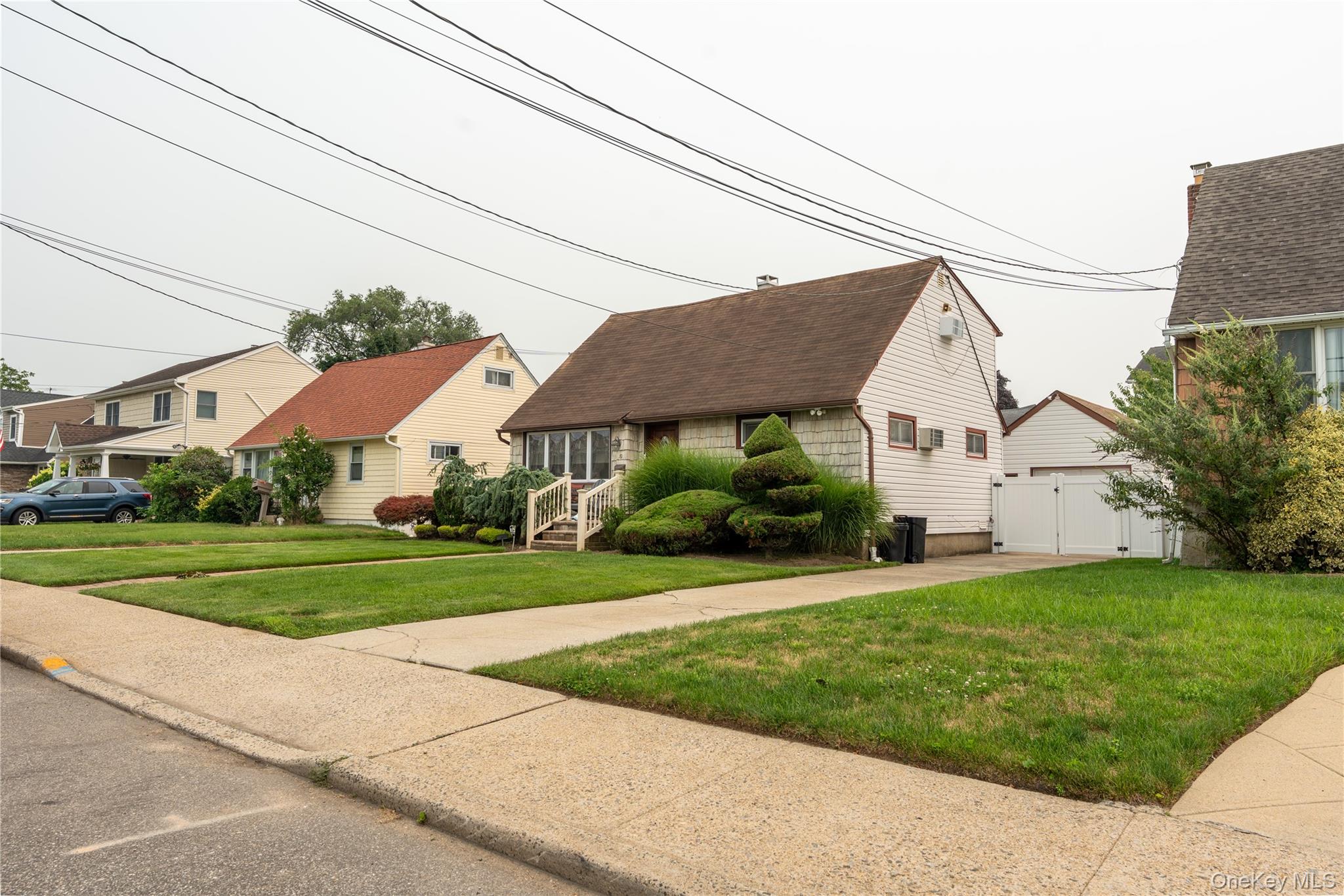 81 Montgomery Avenue — photo 3