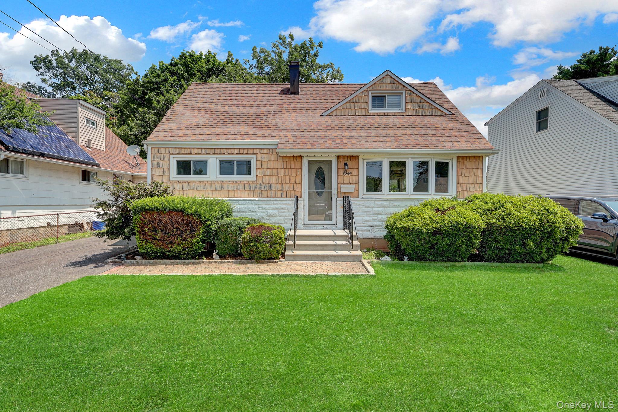 1 Prince Street, Hicksville