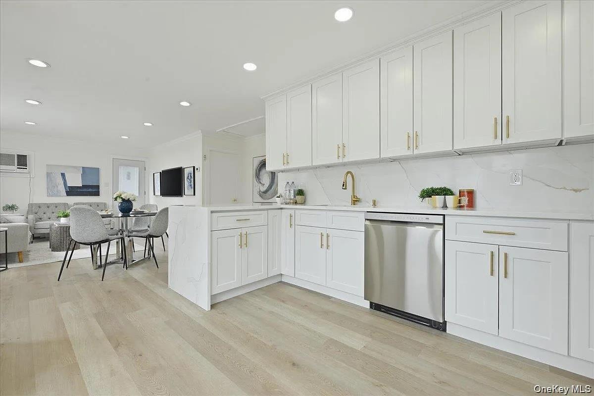84 Fordham Road, Hicksville