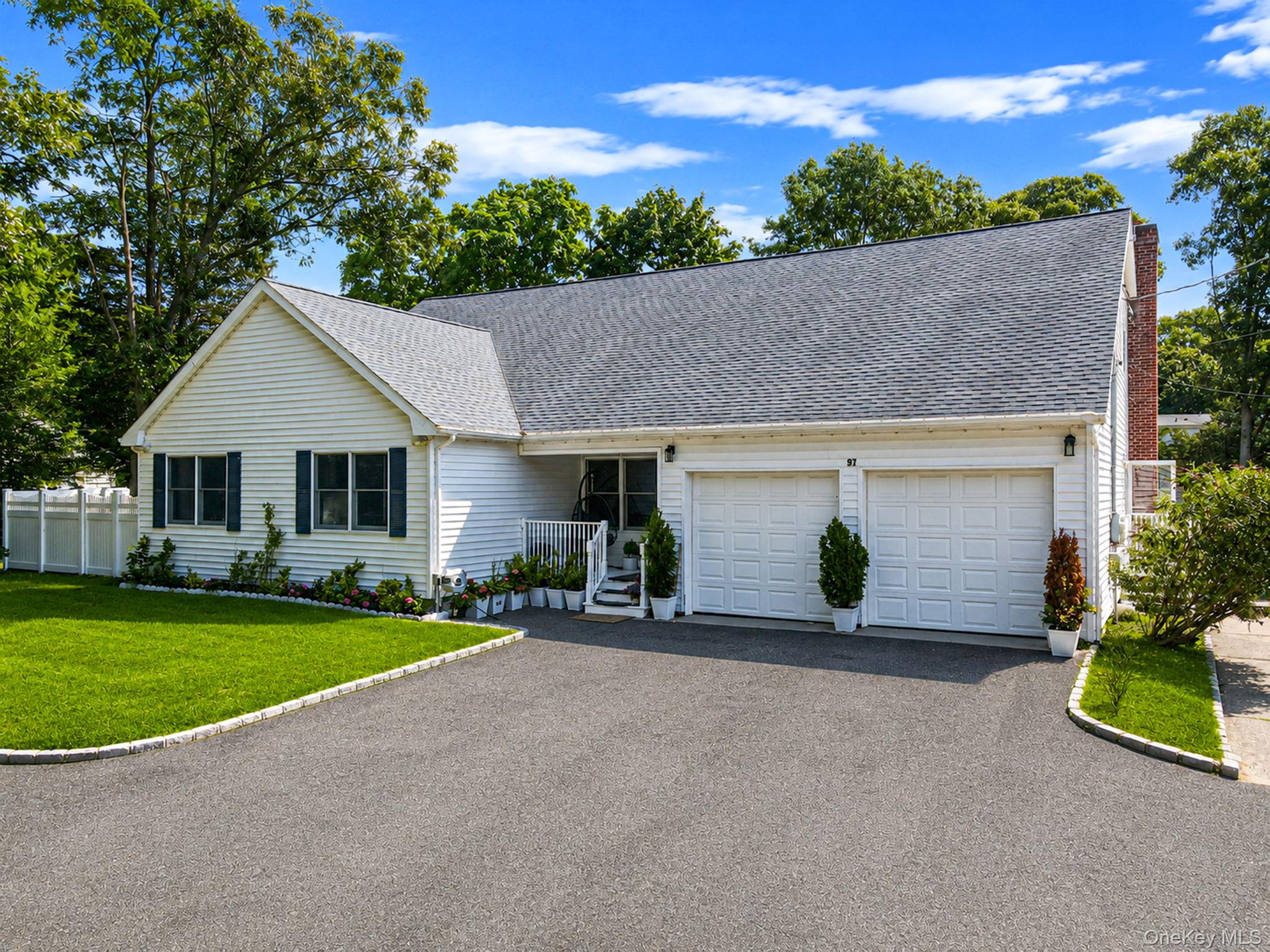 97 Blydenburgh Road, Centereach