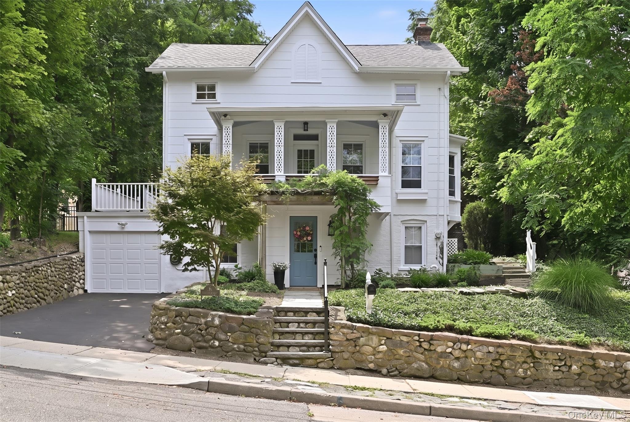 18 Washington Place, Northport