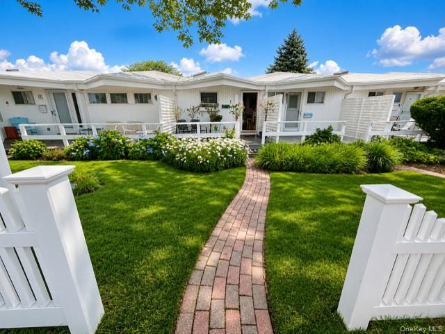 35 Library Avenue #8 R, Westhampton Beach