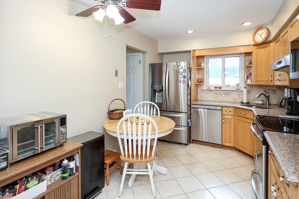 555 Windsor Avenue — photo 11