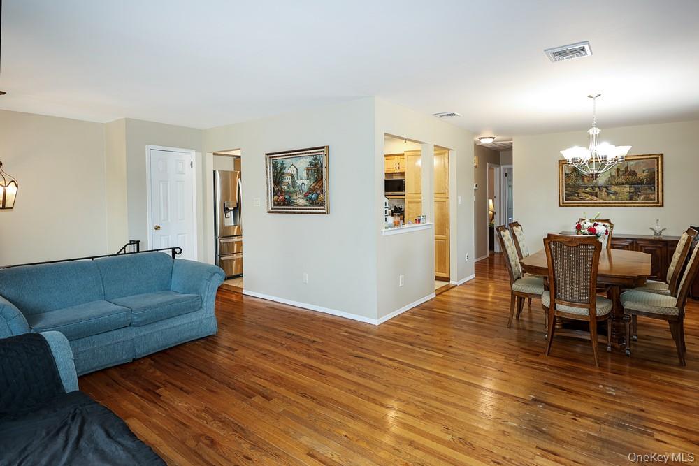 555 Windsor Avenue — photo 6