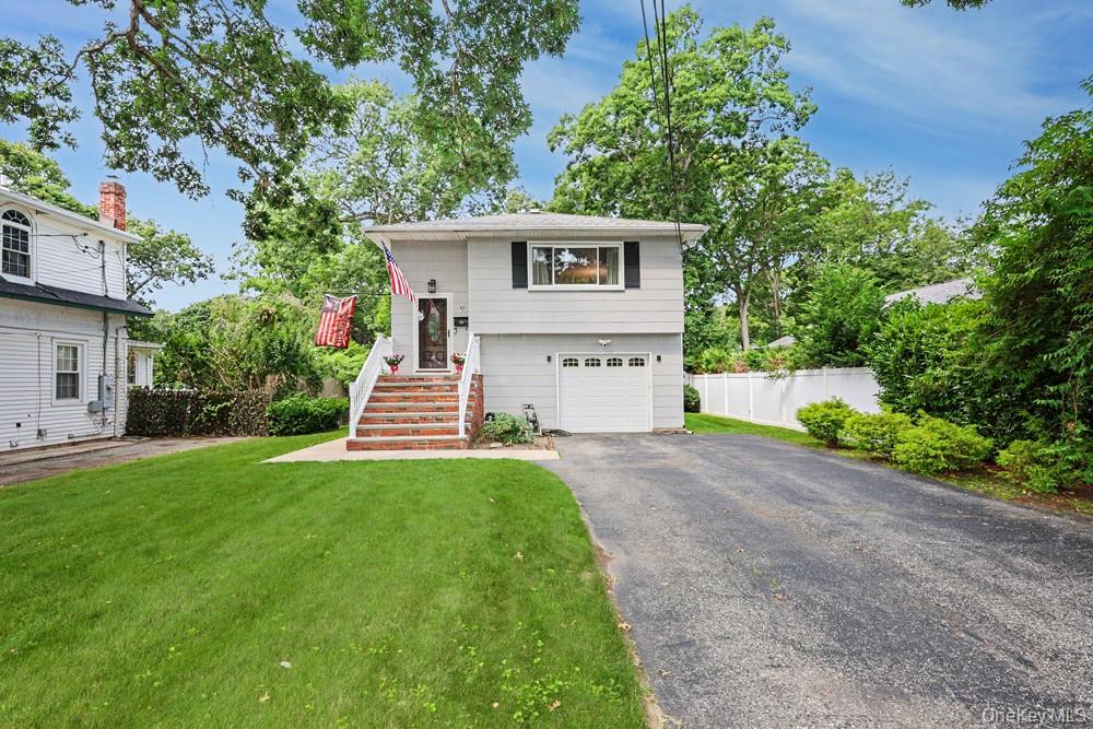 555 Windsor Avenue, Brightwaters