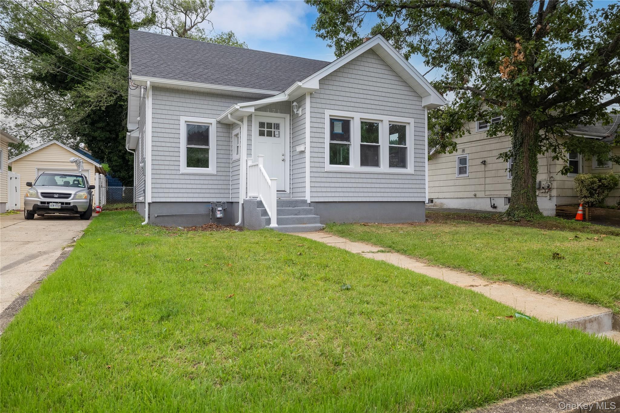 171 Brookside Avenue, Freeport