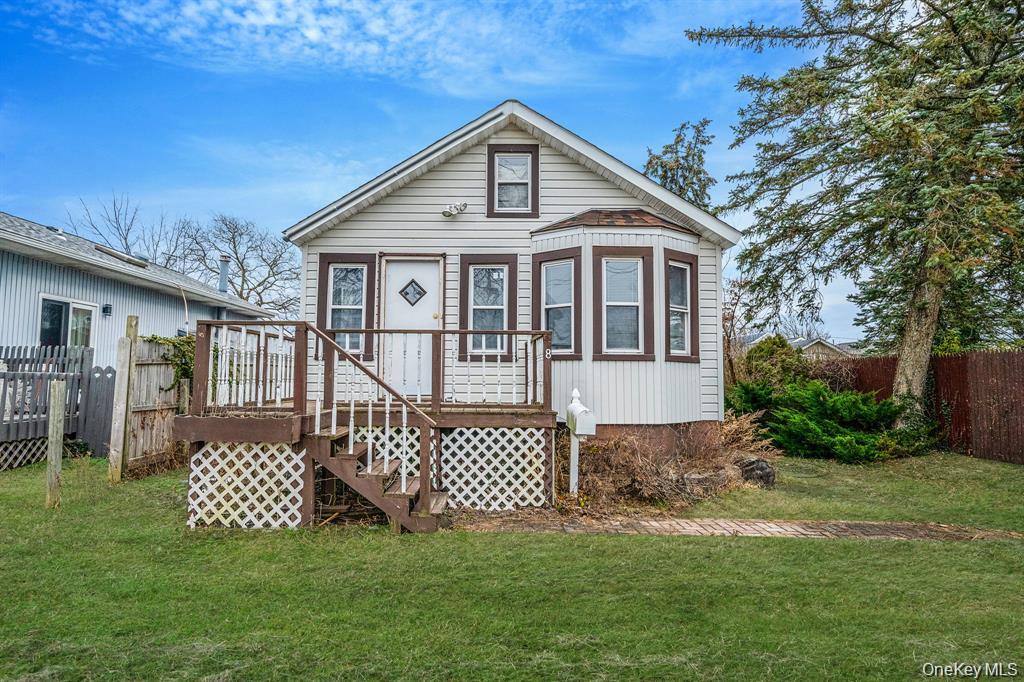 8 Eastern  concourse, Amityville