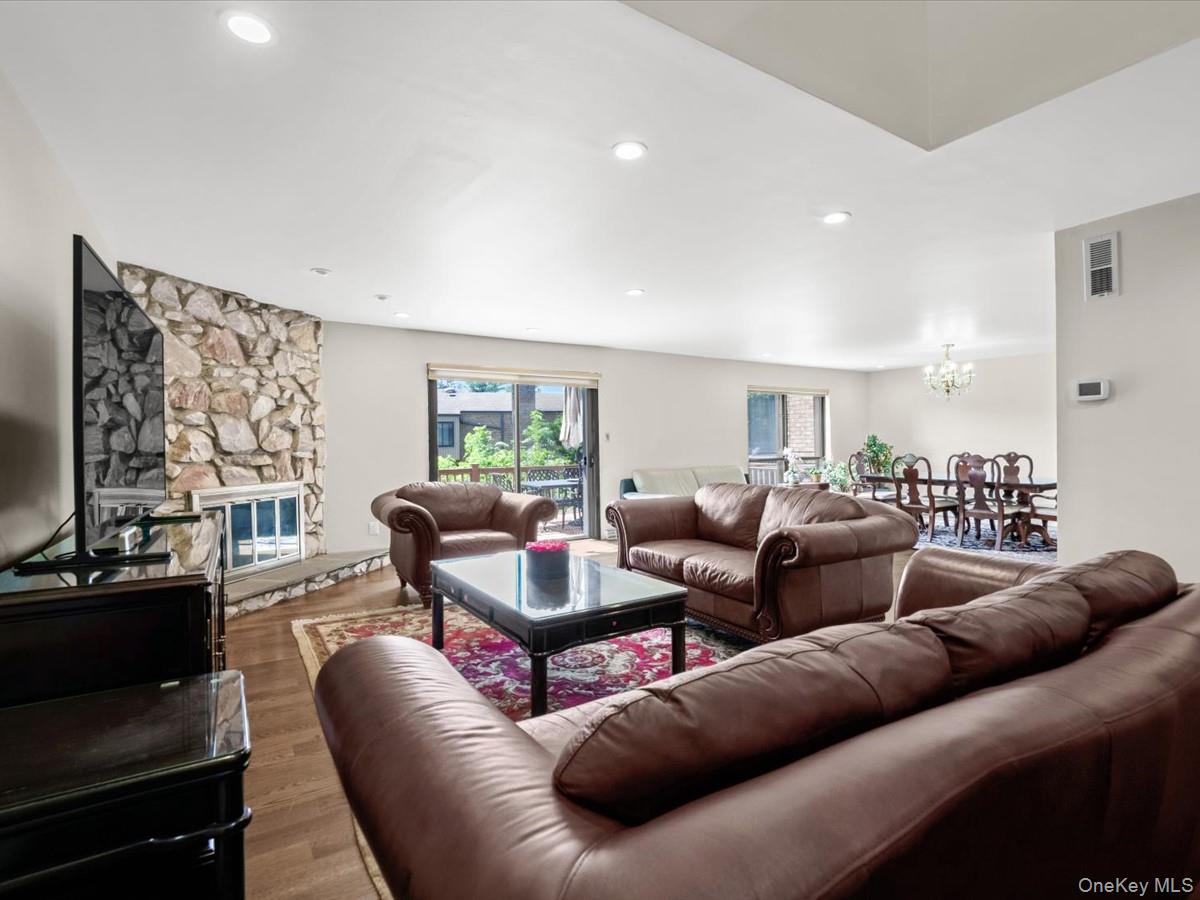 34 Windsor Gate Drive — photo 4
