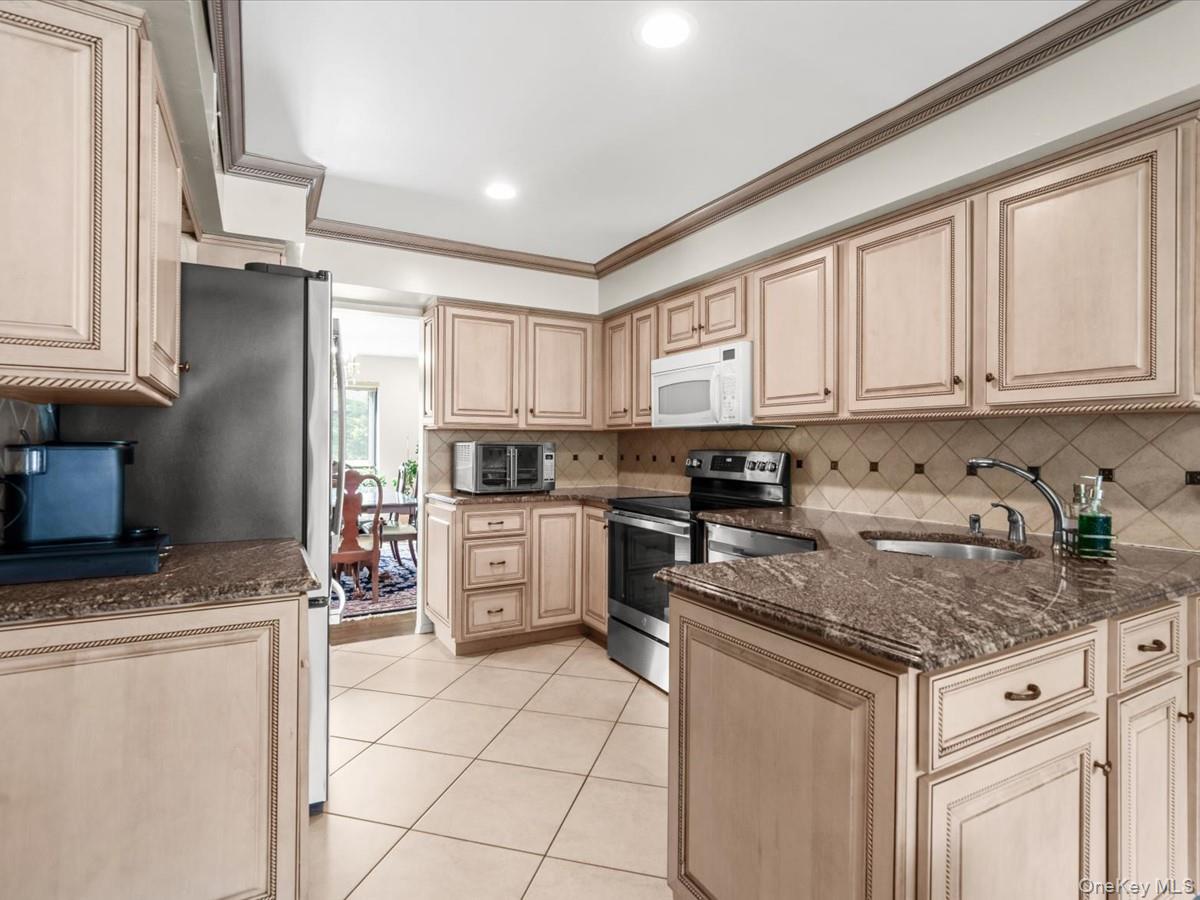 34 Windsor Gate Drive — photo 9