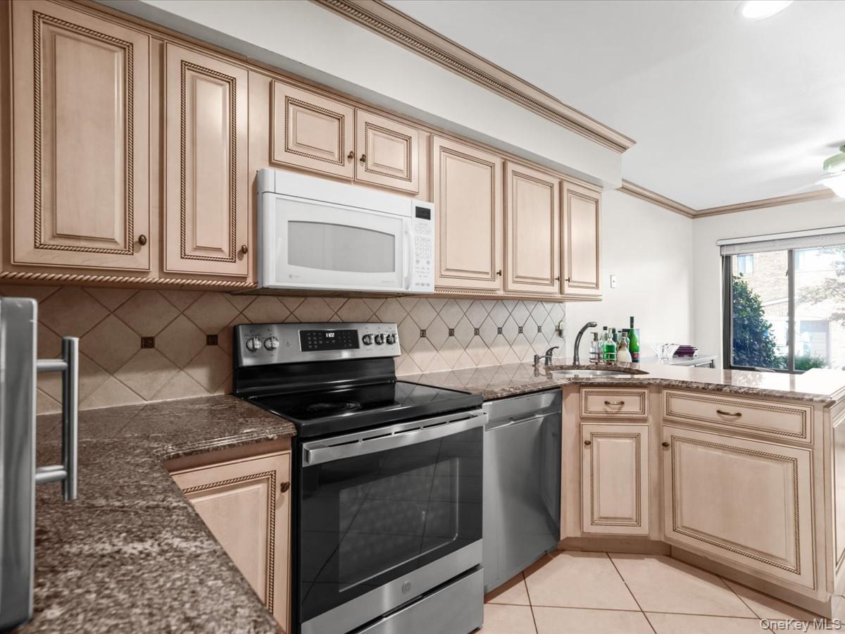 34 Windsor Gate Drive — photo 10