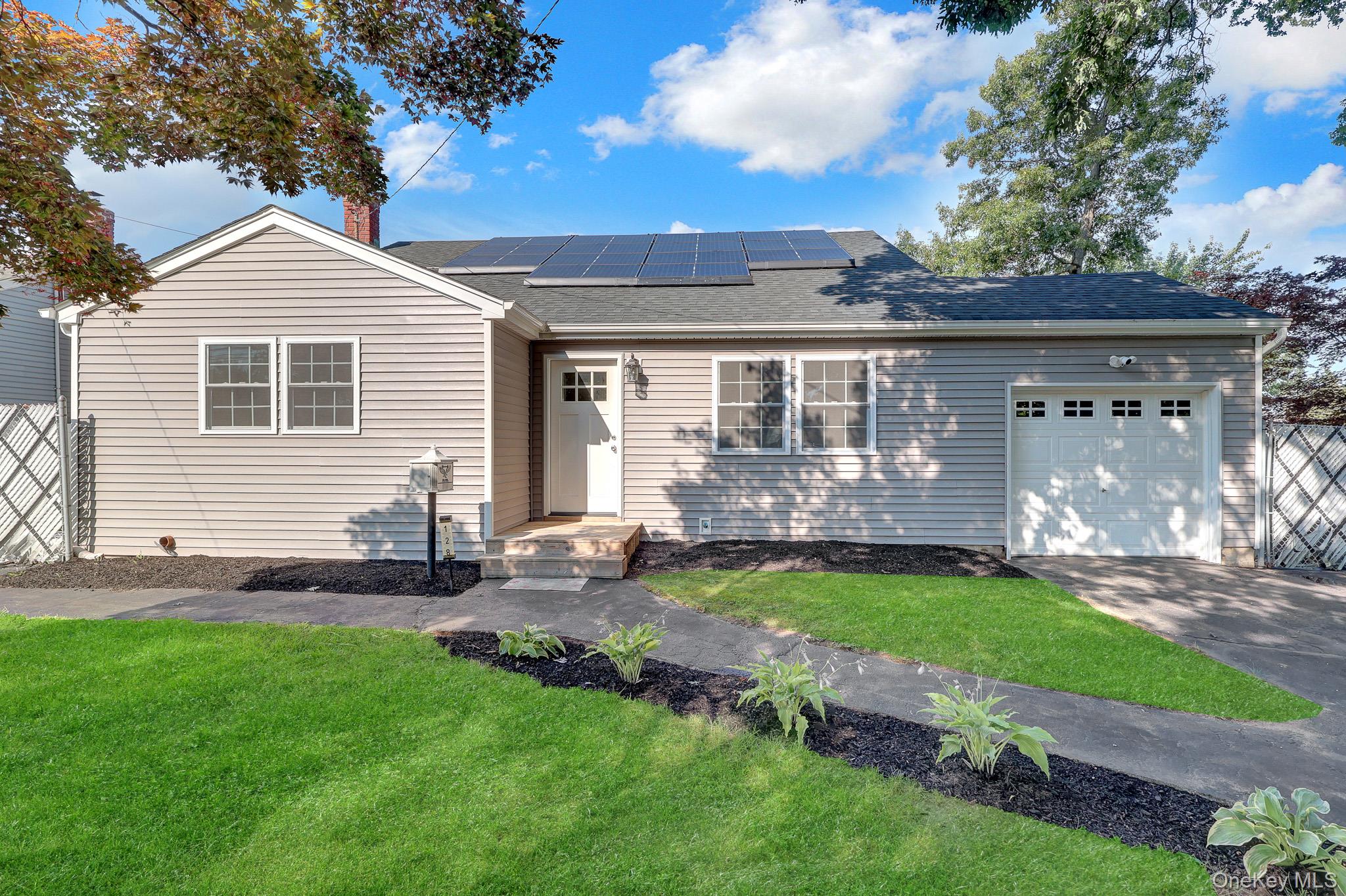 128 17th Street, Deer Park
