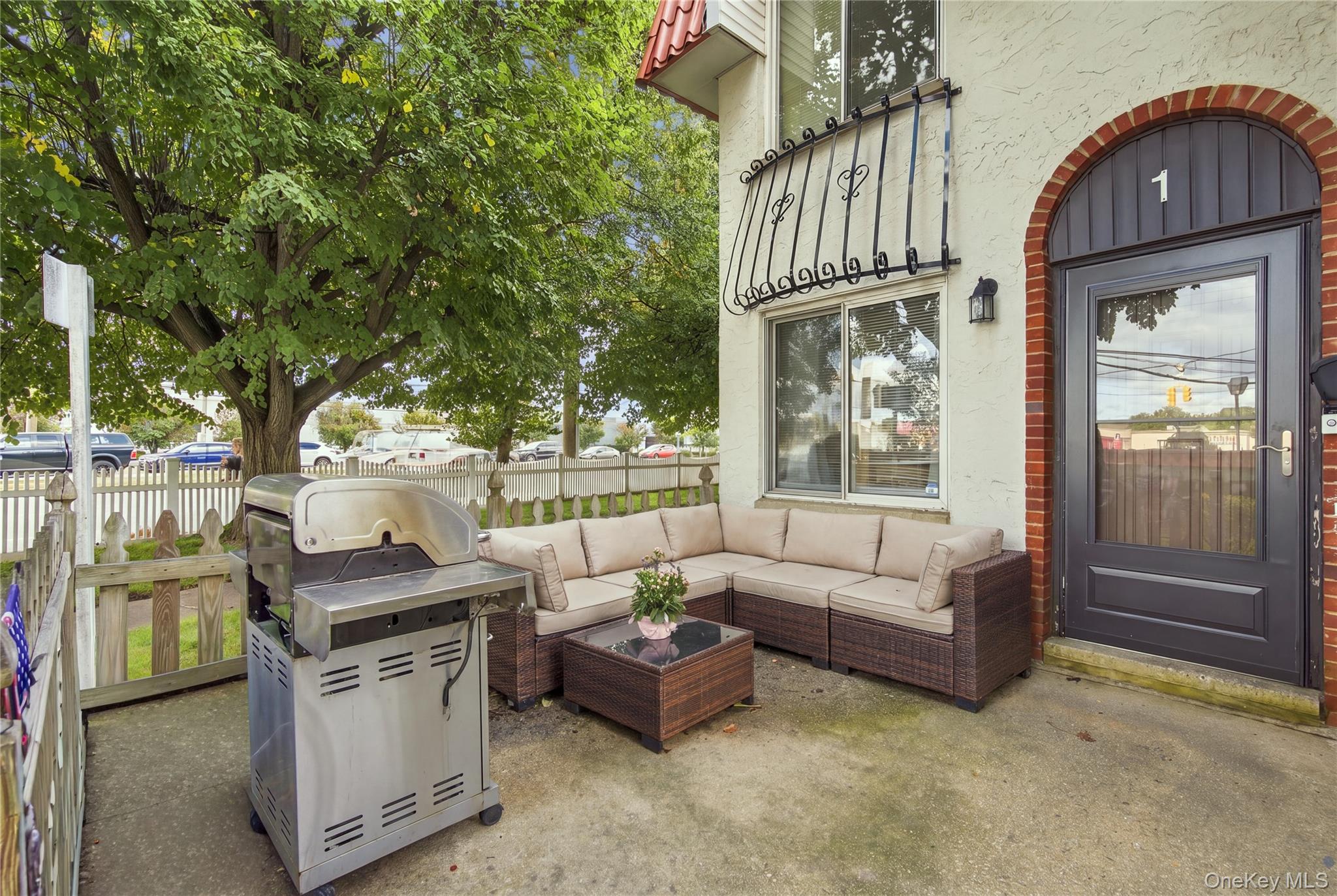 1 Alhambra Drive — photo 17