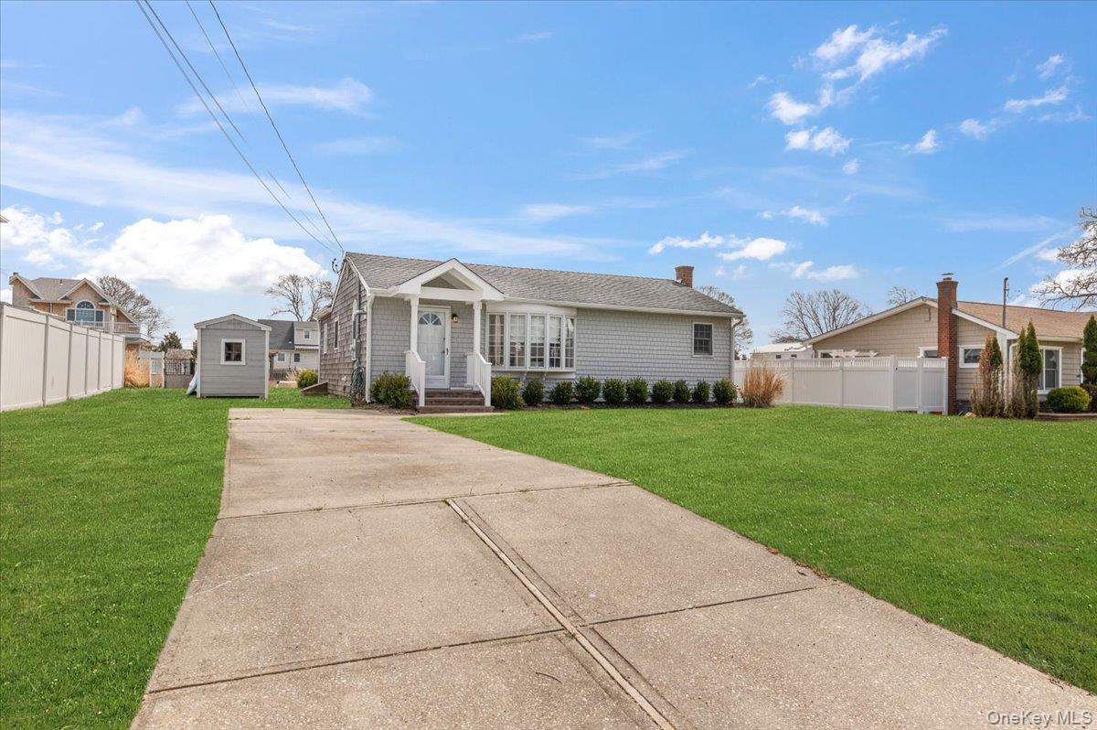 7 Whiting Road, East Quogue
