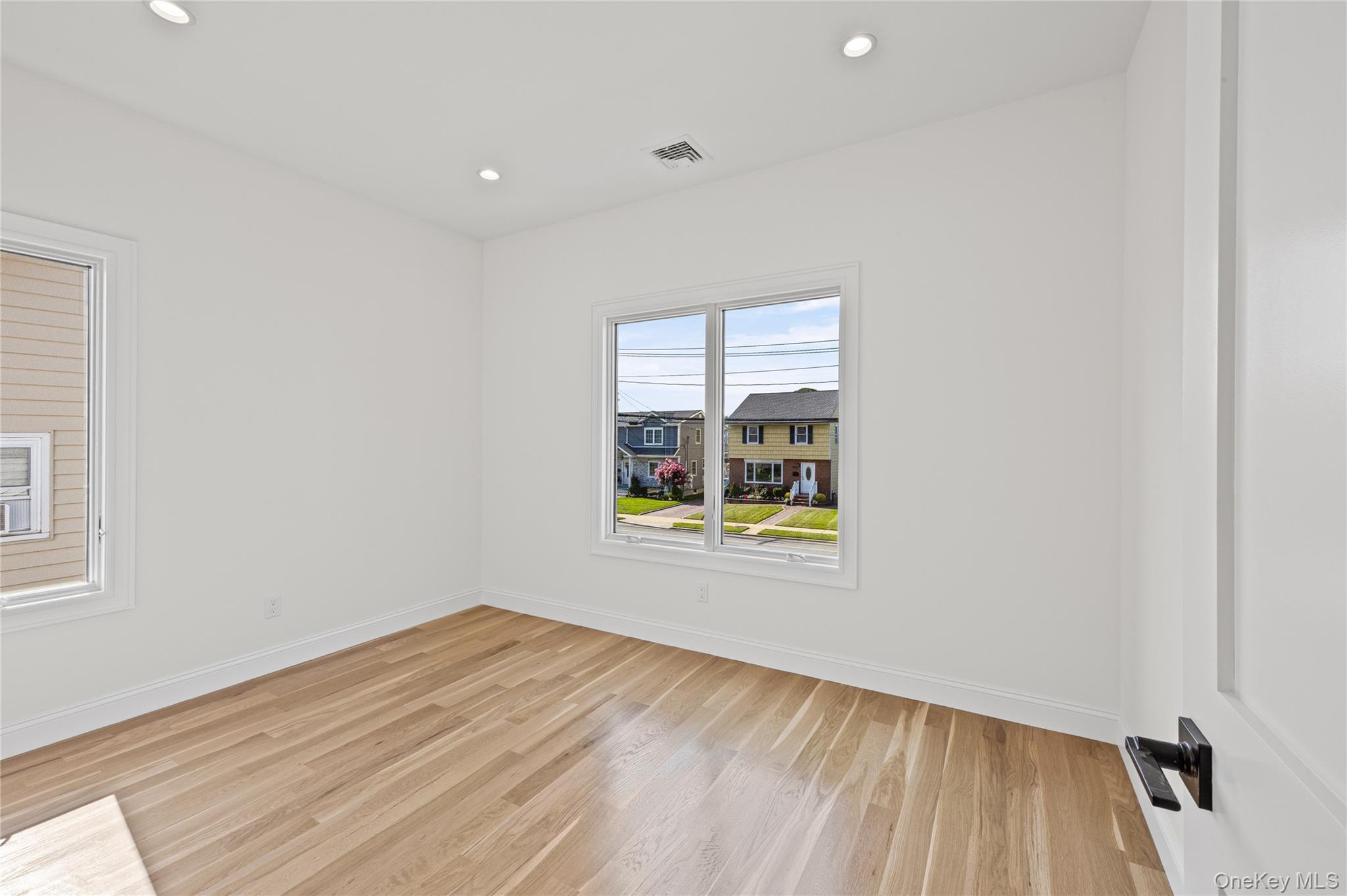 43 Westbury Avenue — photo 34