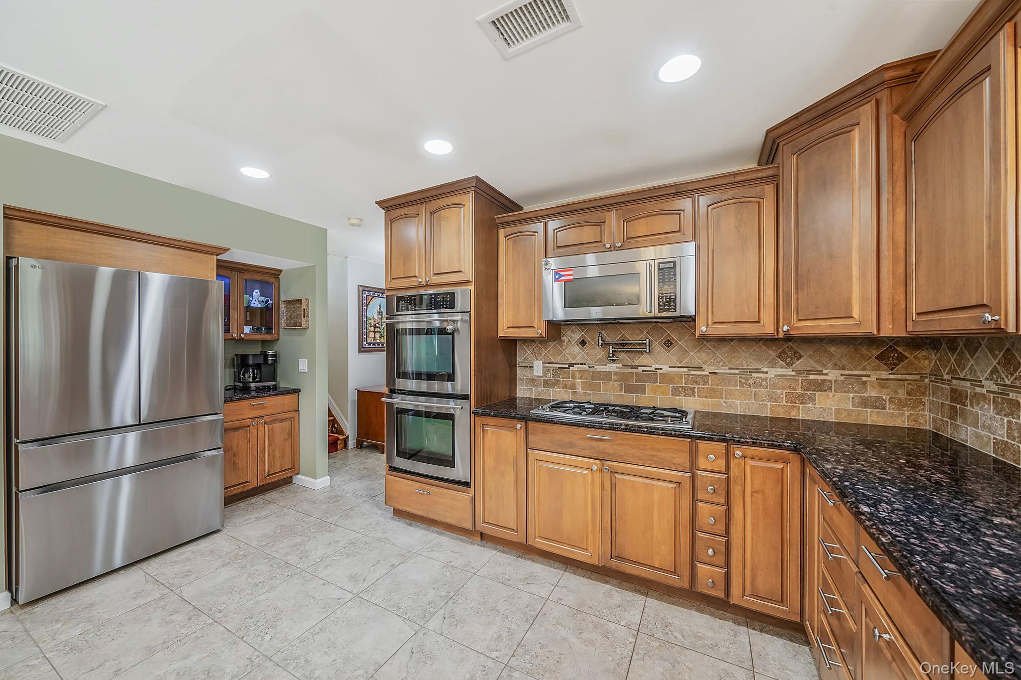 411 Robinson Avenue — photo 11