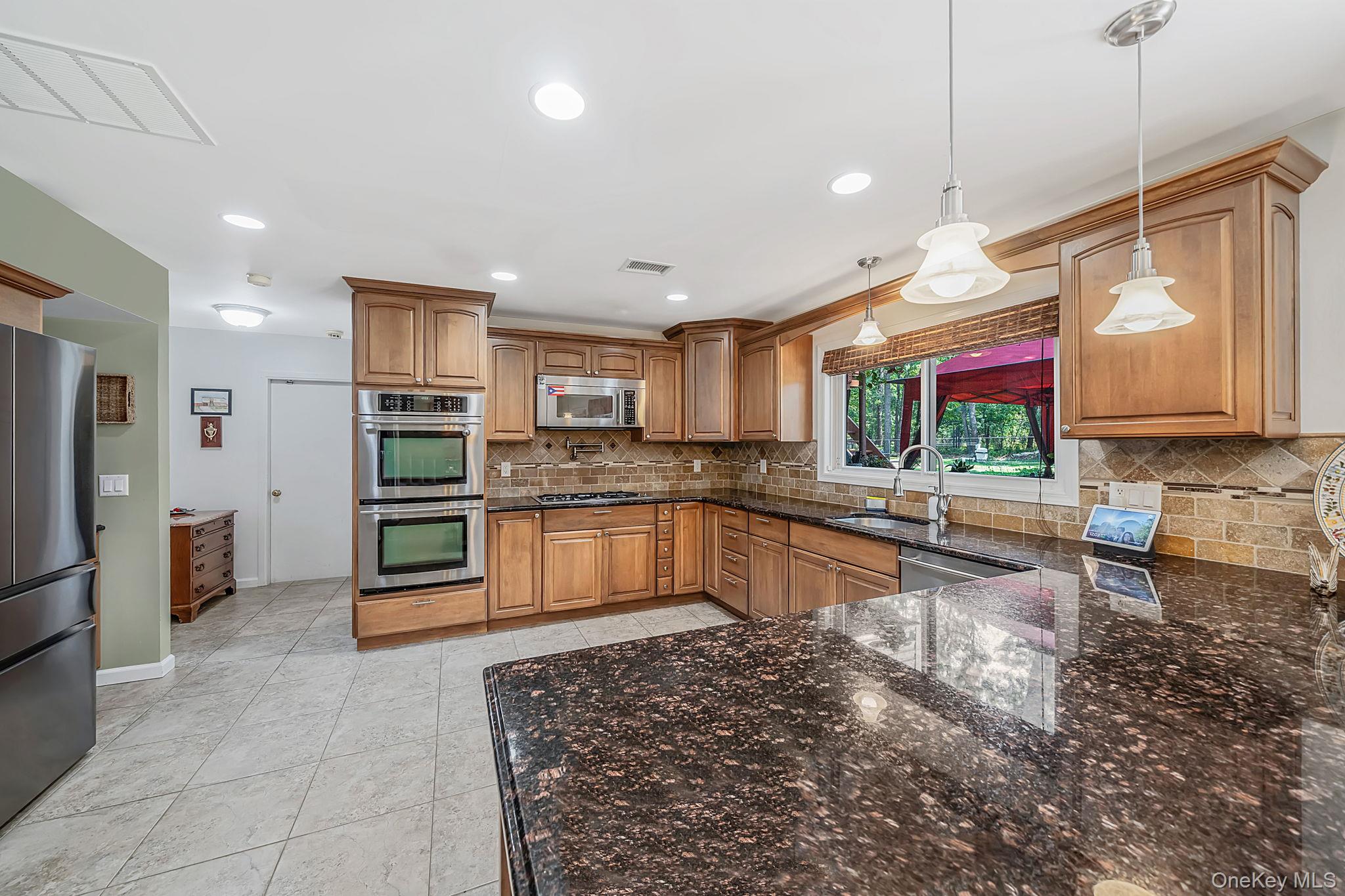 411 Robinson Avenue — photo 12