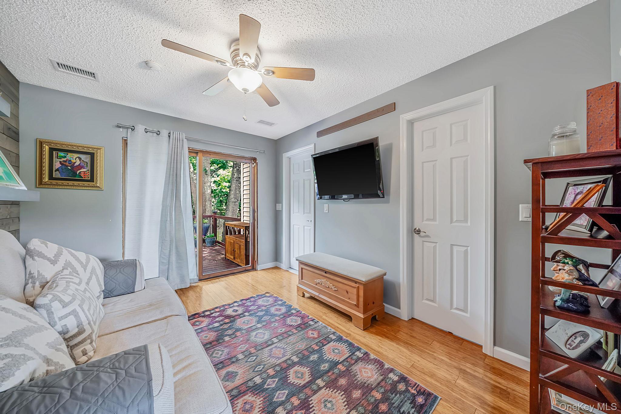 411 Robinson Avenue — photo 22