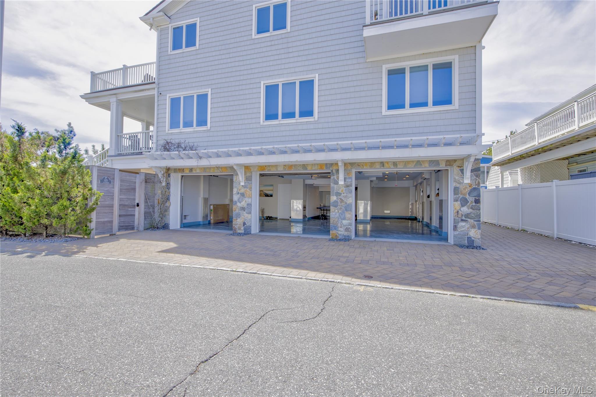 879 Oceanfront — photo 46