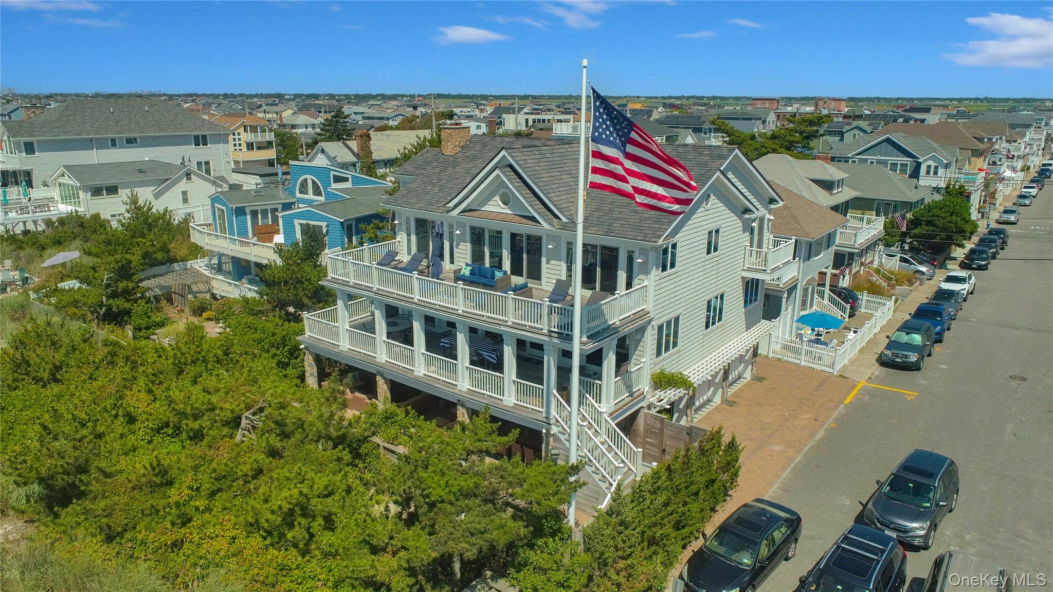 879 Oceanfront, Long Beach