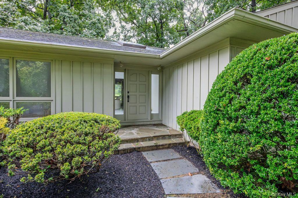 30 Fairway Drive — photo 2