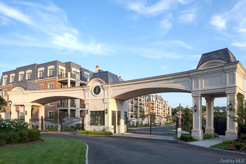 6000 Royal Court #6204, North Hills