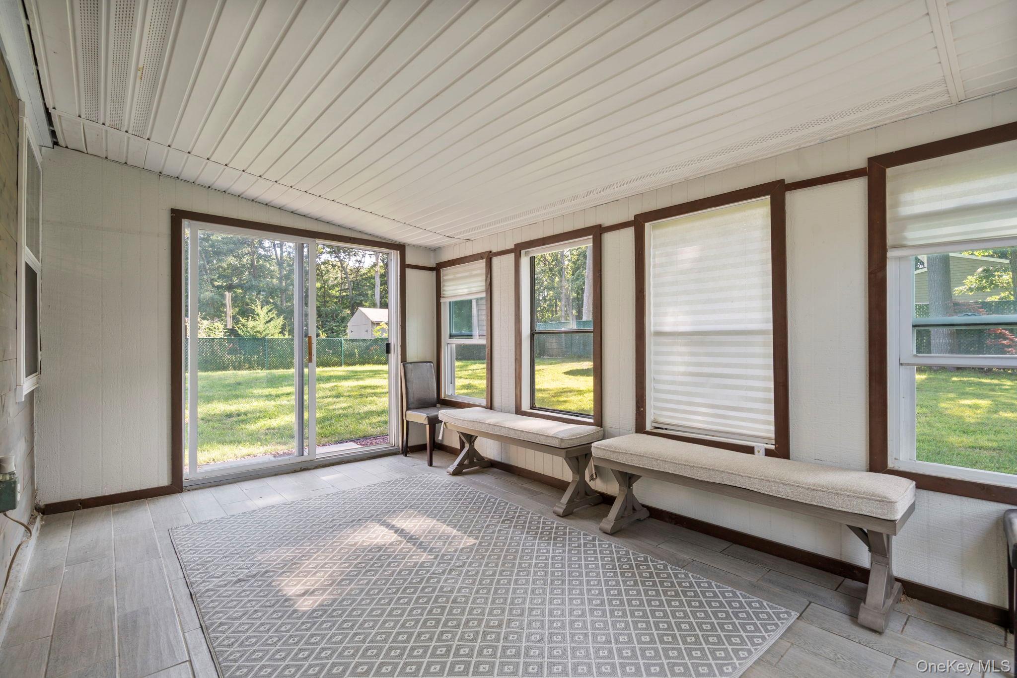 28 Yaphank Avenue — photo 11