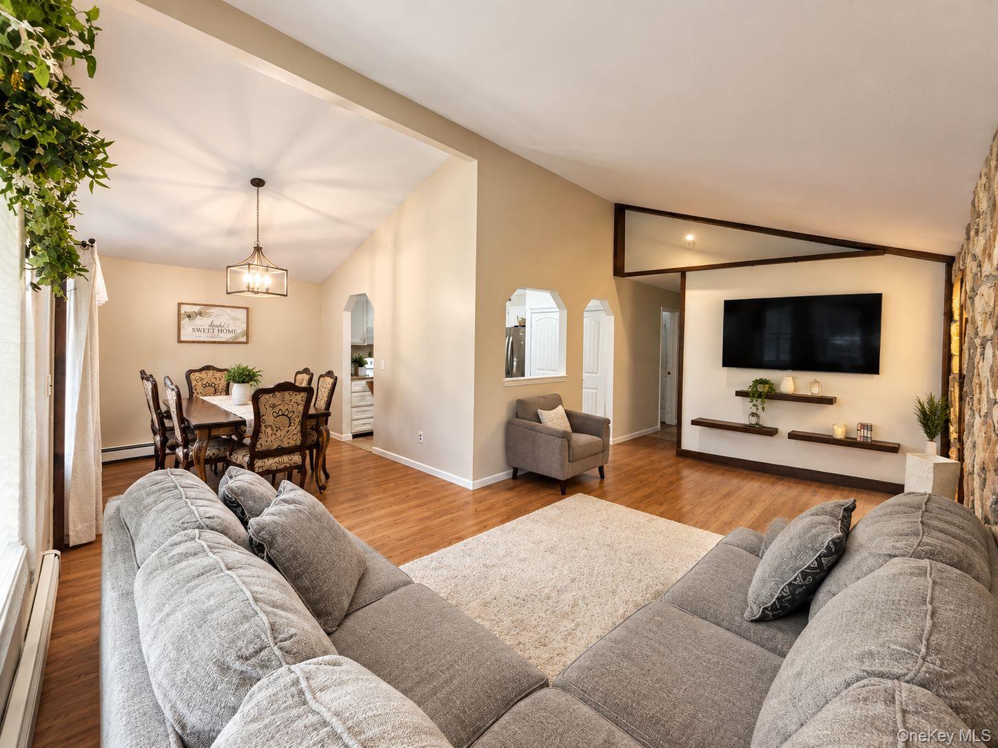 28 Yaphank Avenue — photo 2