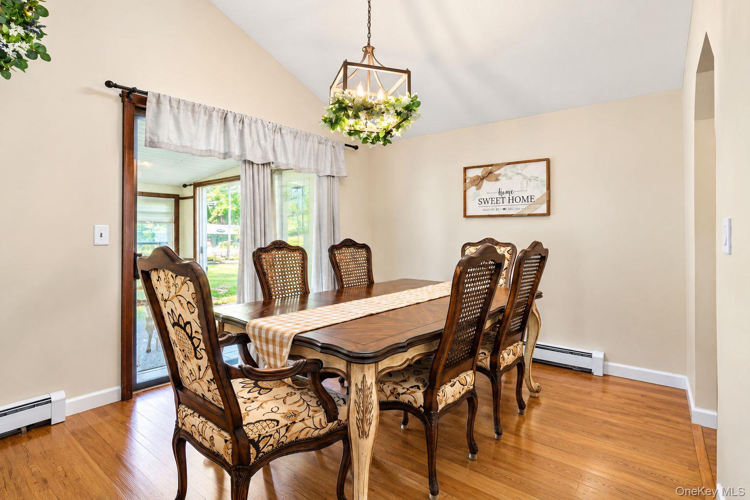 28 Yaphank Avenue — photo 5