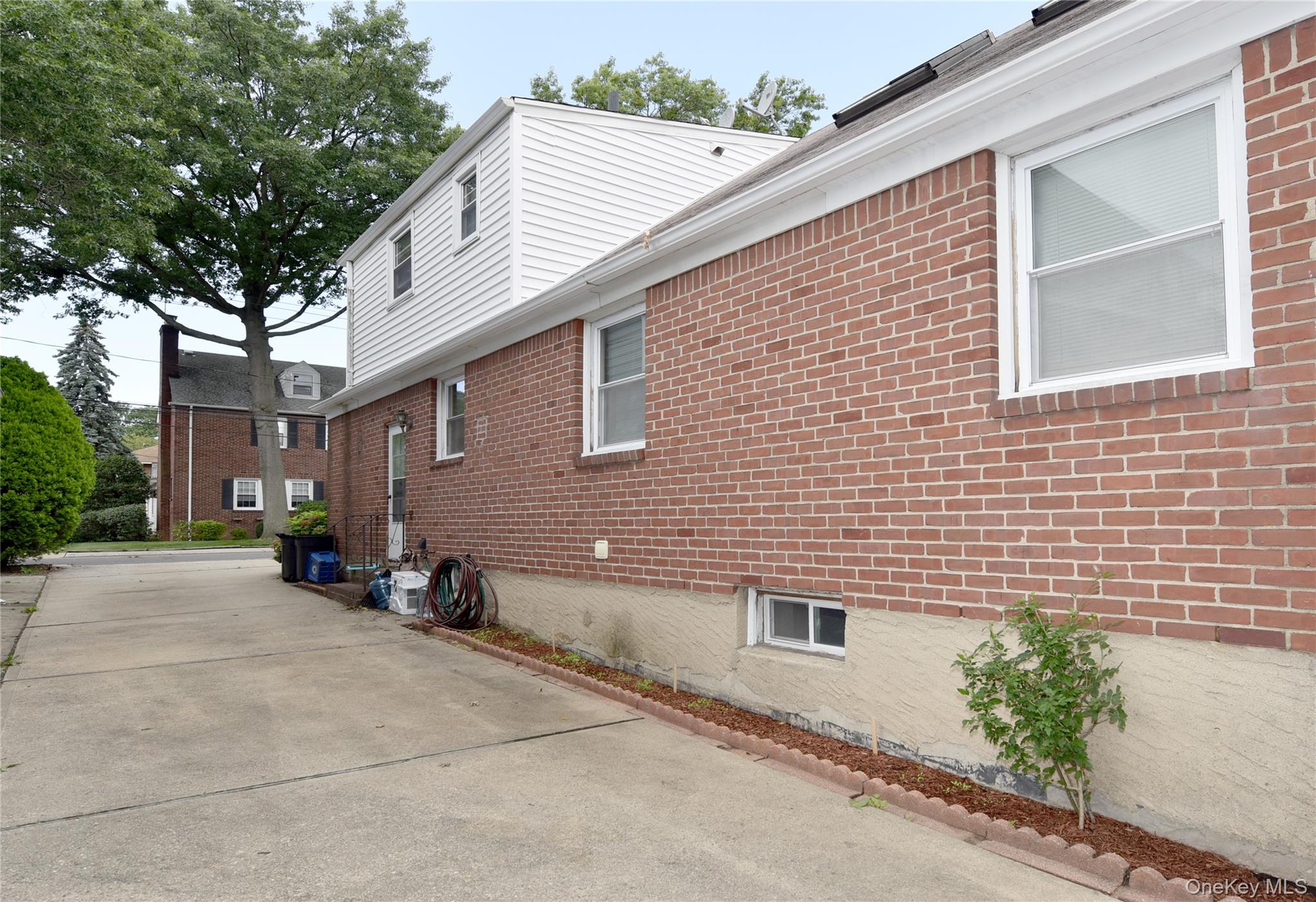 67 Iris Avenue — photo 17