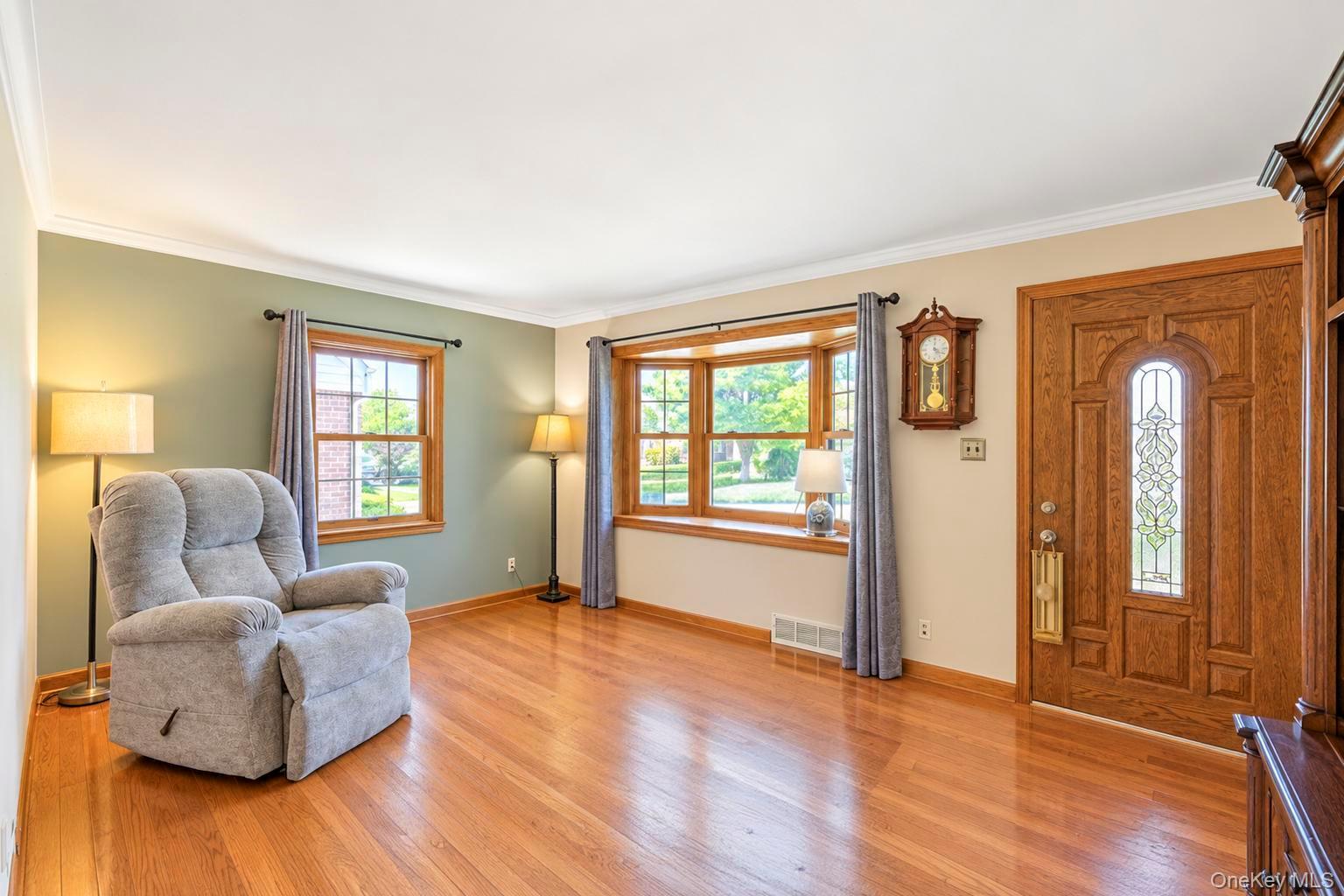 7 Edward Avenue — photo 3