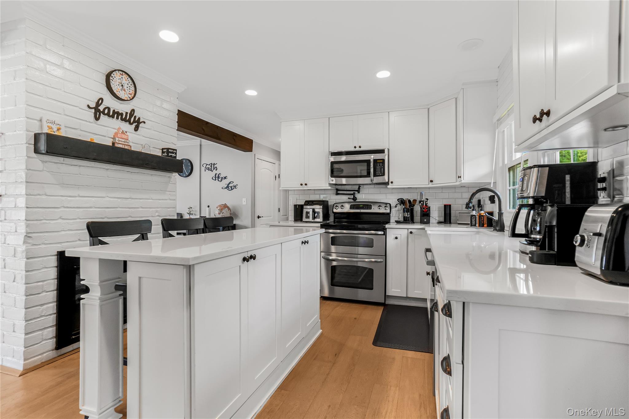 93 Duckpond Drive — photo 3
