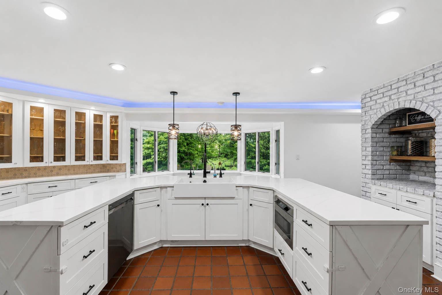 450 Oyster Bay Road — photo 11