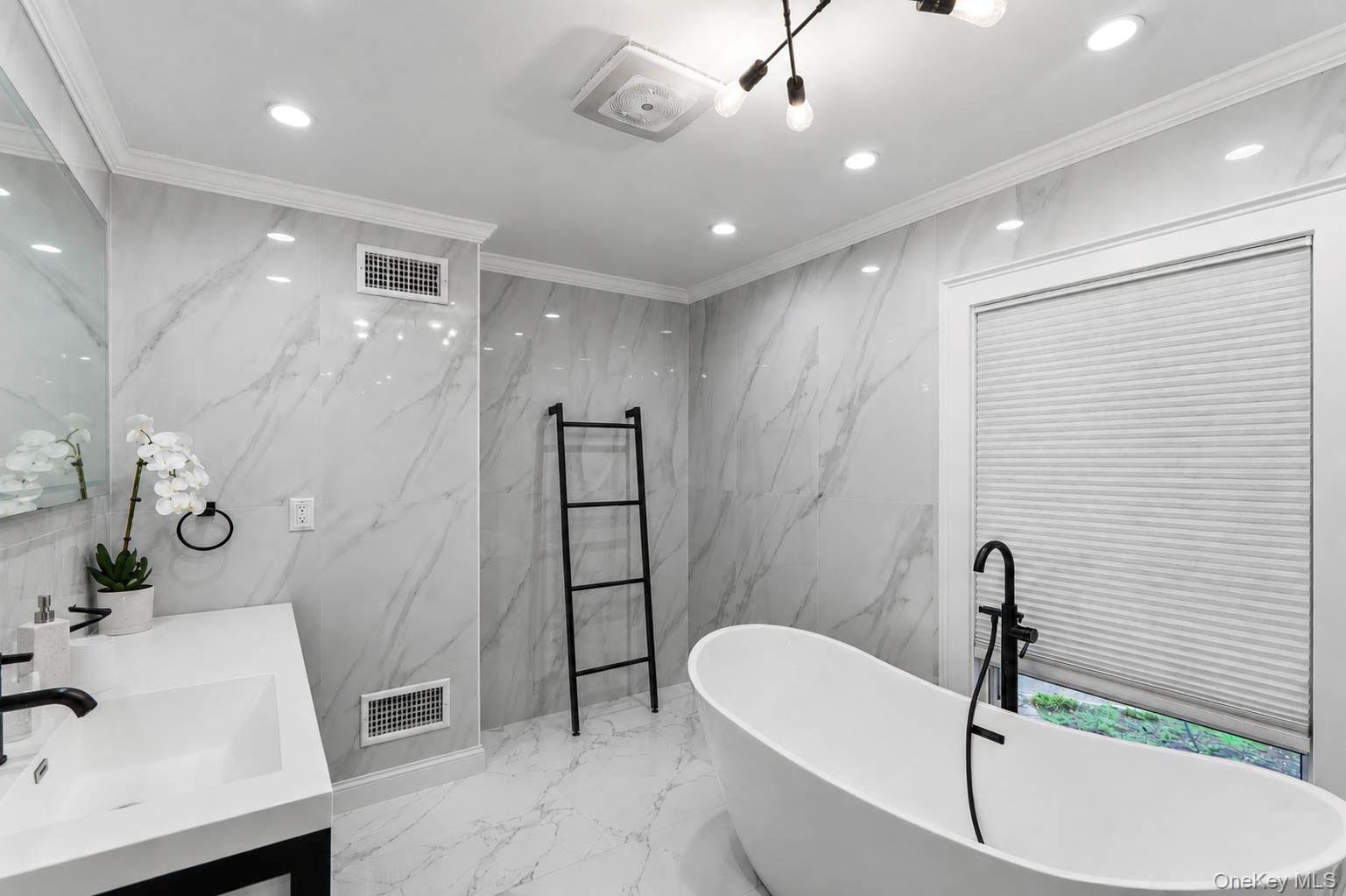 450 Oyster Bay Road — photo 18