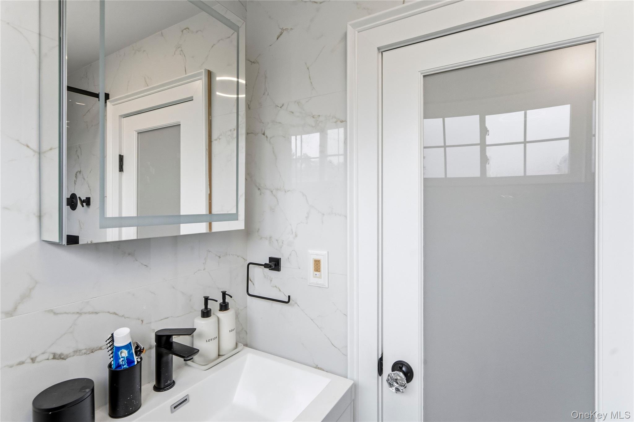 450 Oyster Bay Road — photo 19