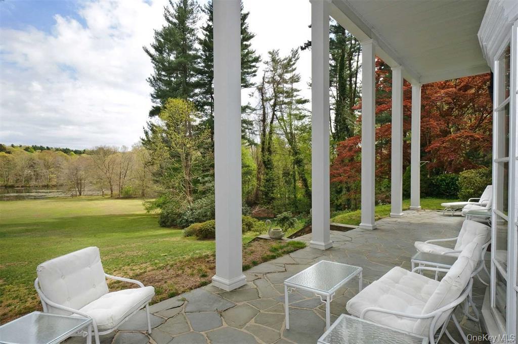 450 Oyster Bay Road — photo 2