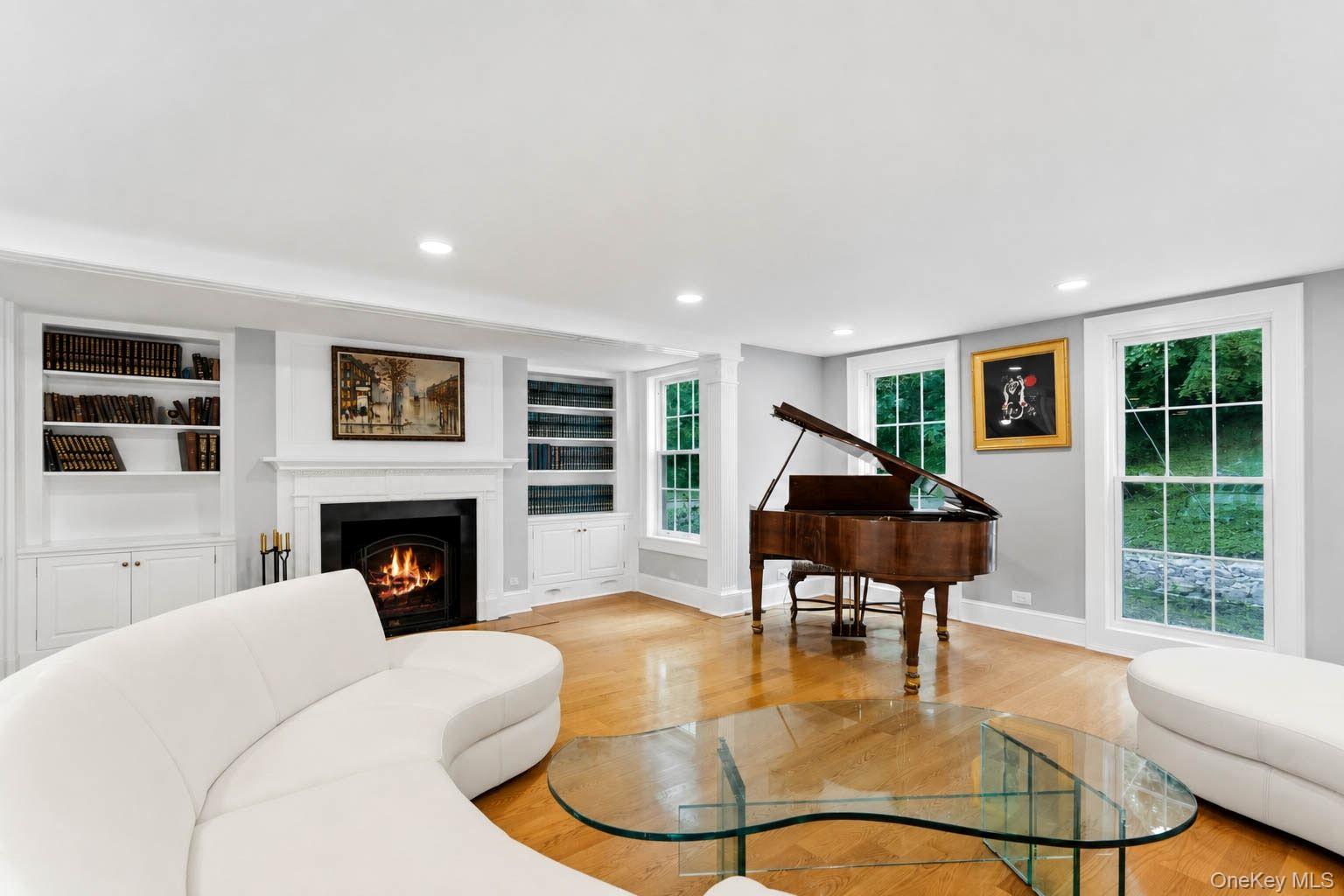 450 Oyster Bay Road — photo 3