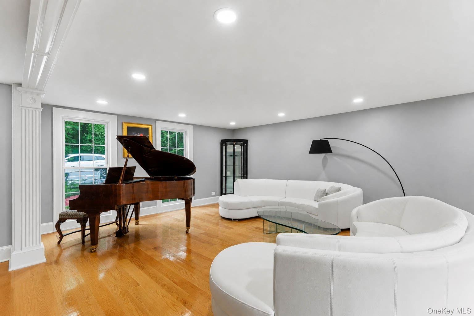 450 Oyster Bay Road — photo 4