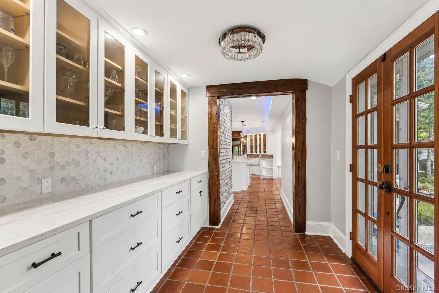 450 Oyster Bay Road — photo 8