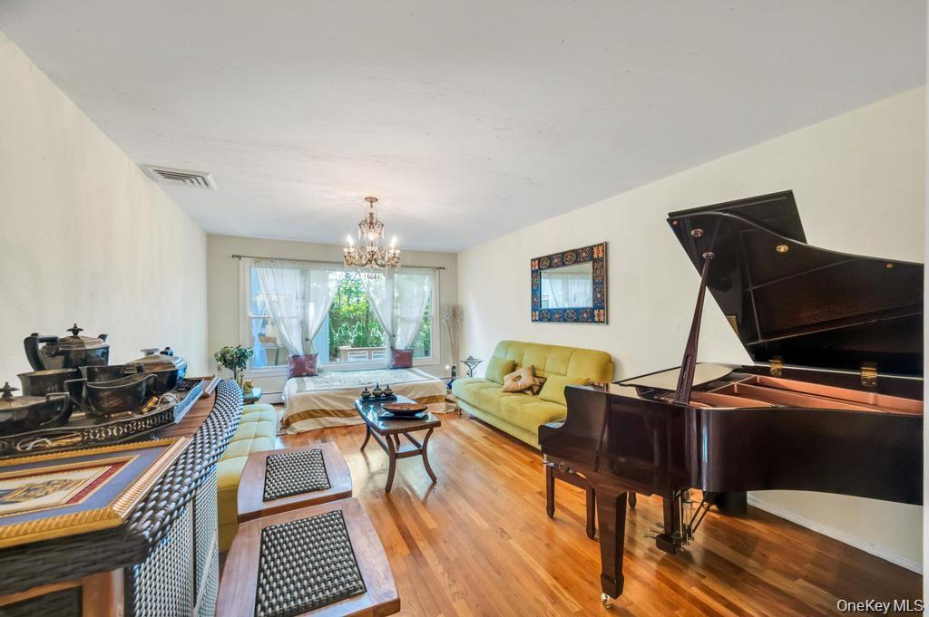 28 Penn Drive — photo 13