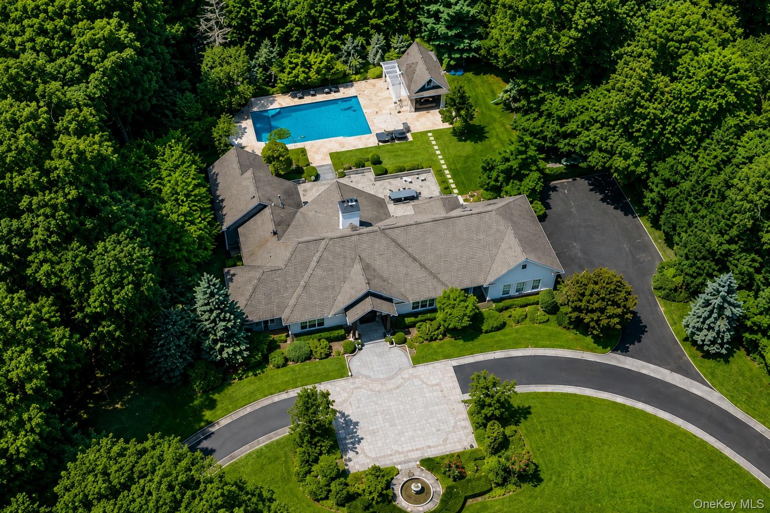 537 Split Rock Road, Syosset
