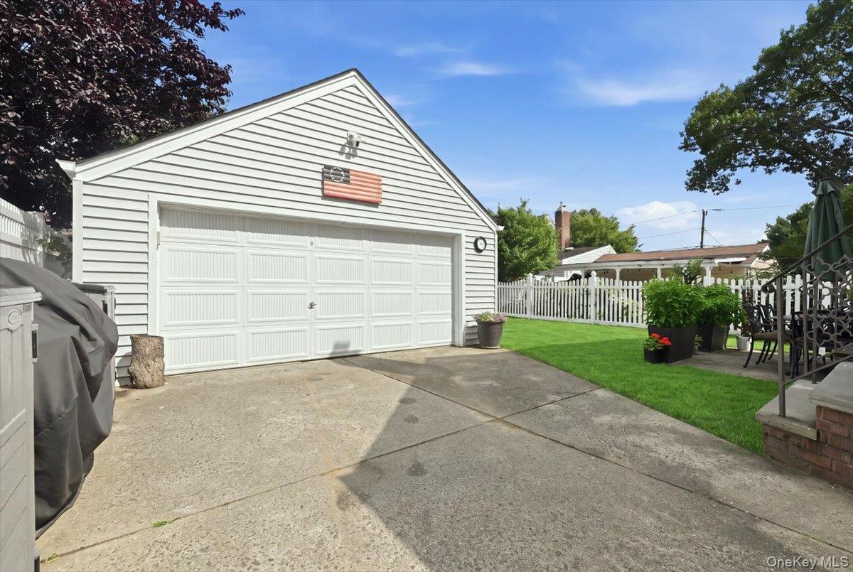 710 Premier Boulevard — photo 25