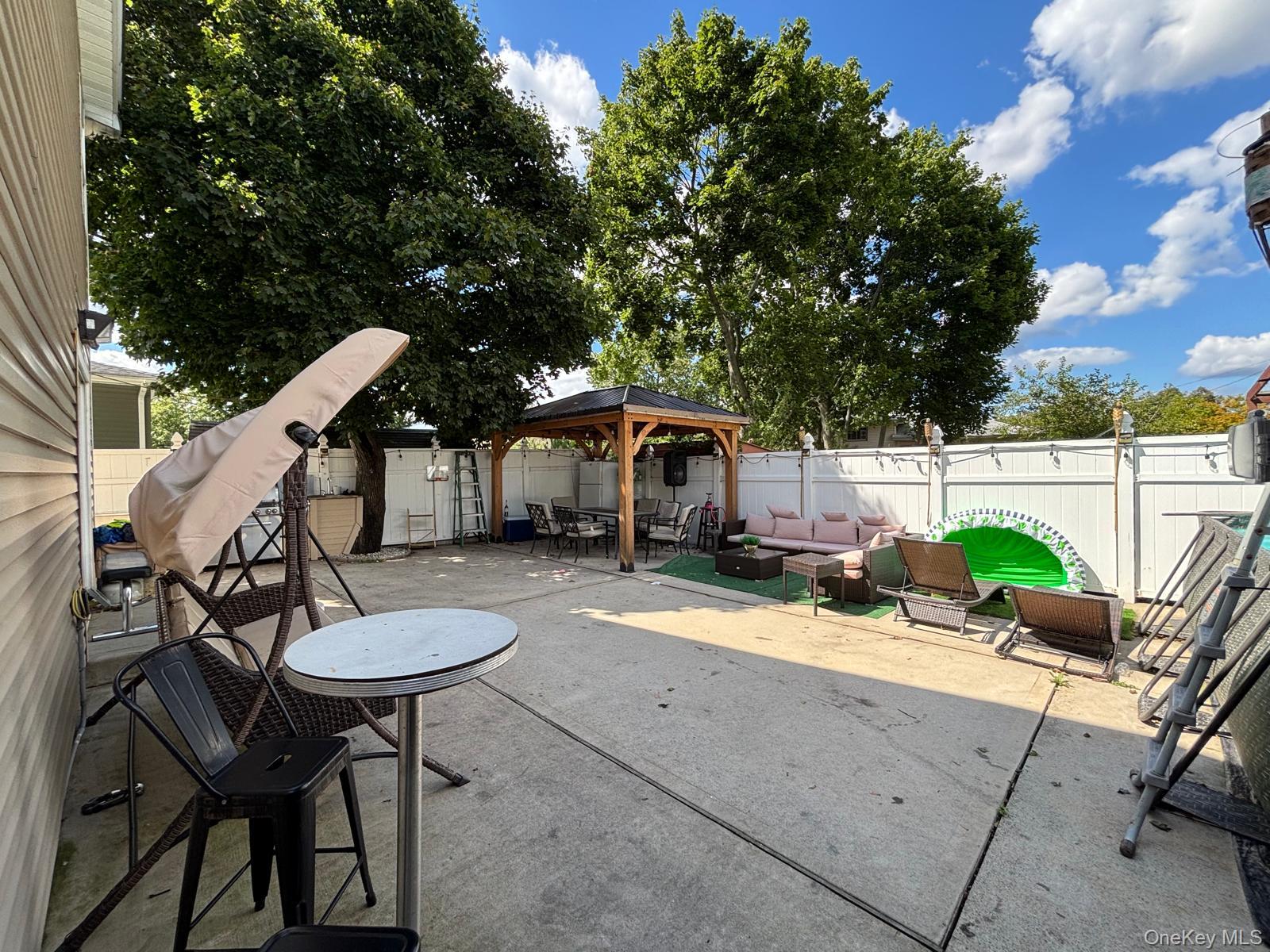 93 Peters Avenue — photo 18